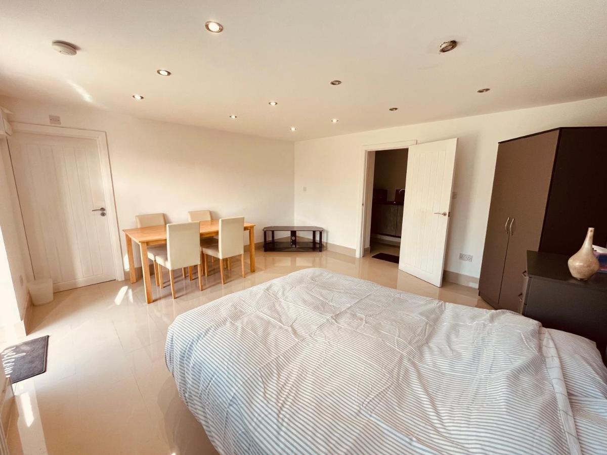 Large Studio Flat B Near Heathrow Hillingdon Exterior foto